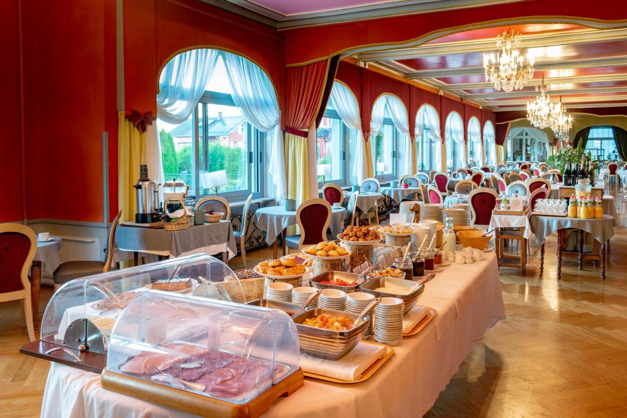 Hôtel-Restaurant Le Lac Malbuisson Exterior foto